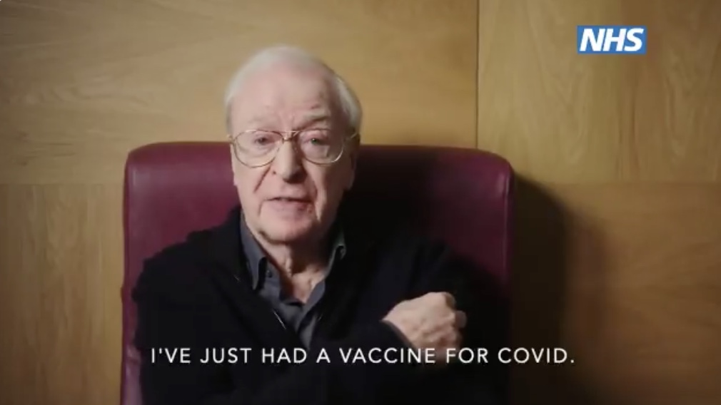 video NHS vaccino Covid-19 Michael Caine